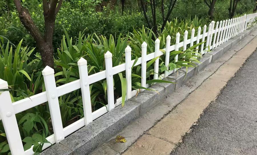 長(cháng)春PVC草坪護欄工程案例